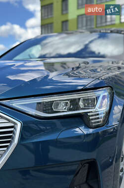 Внедорожник / Кроссовер Audi e-tron 2019 в 