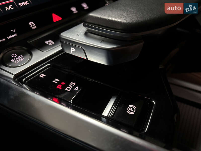 Внедорожник / Кроссовер Audi e-tron 2019 в Киеве