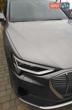 Внедорожник / Кроссовер Audi e-tron 2019 в 