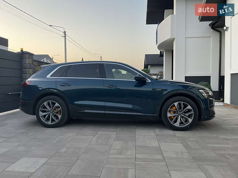 Позашляховик / Кросовер Audi e-tron 2019 в Рівному