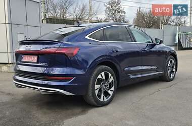 Внедорожник / Кроссовер Audi e-tron 2022 в 