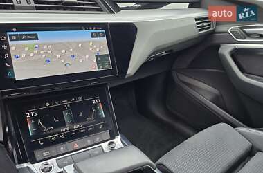 Внедорожник / Кроссовер Audi e-tron 2022 в 