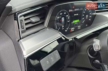 Внедорожник / Кроссовер Audi e-tron 2022 в 