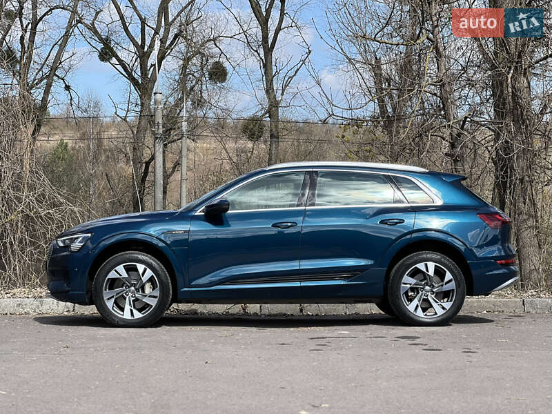 Позашляховик / Кросовер Audi e-tron 2020 в 