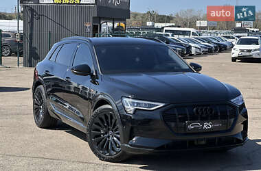 Позашляховик / Кросовер Audi e-tron 2019 в 