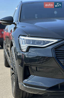 Позашляховик / Кросовер Audi e-tron 2019 в 
