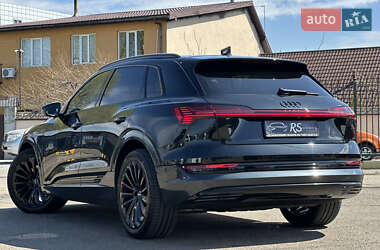 Позашляховик / Кросовер Audi e-tron 2019 в 