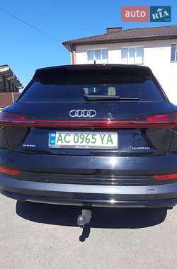 Внедорожник / Кроссовер Audi e-tron 2020 в 