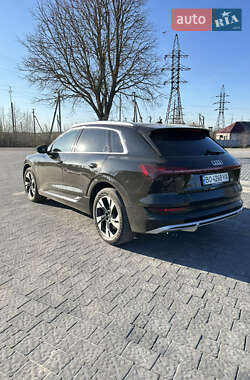 Внедорожник / Кроссовер Audi e-tron 2021 в 