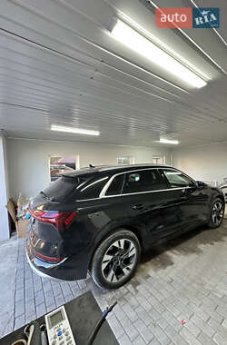 Внедорожник / Кроссовер Audi e-tron 2021 в 