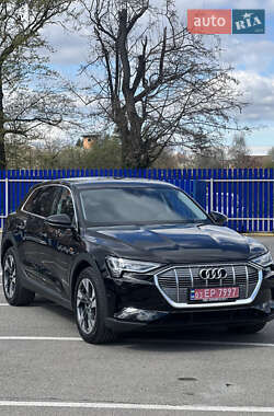 Внедорожник / Кроссовер Audi e-tron 2023 в 