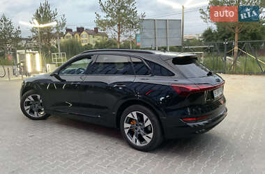 Внедорожник / Кроссовер Audi e-tron 2019 в 