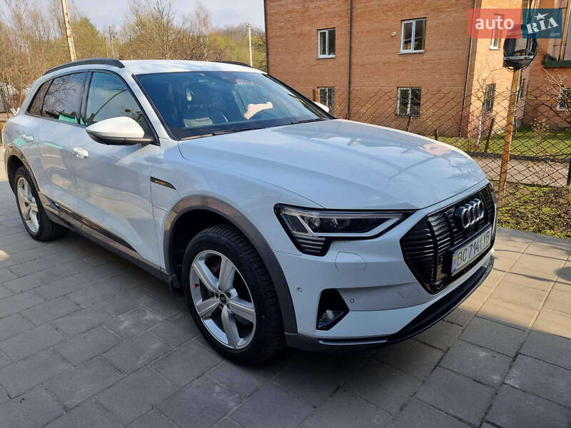 Audi e-tron 2019