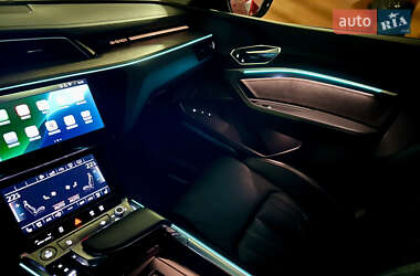 Внедорожник / Кроссовер Audi e-tron 2019 в 