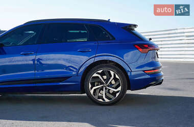 Внедорожник / Кроссовер Audi e-tron 2021 в 