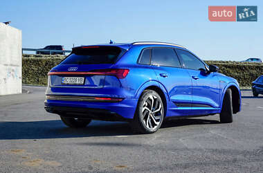 Внедорожник / Кроссовер Audi e-tron 2021 в 