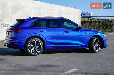 Внедорожник / Кроссовер Audi e-tron 2021 в 