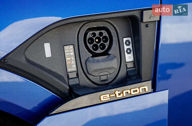 Внедорожник / Кроссовер Audi e-tron 2021 в 