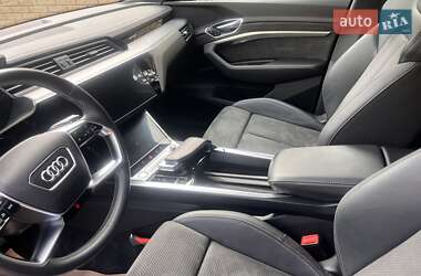 Позашляховик / Кросовер Audi e-tron 2020 в 