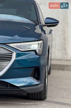 Внедорожник / Кроссовер Audi e-tron 2019 в 