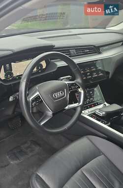 Внедорожник / Кроссовер Audi e-tron 2019 в 
