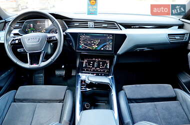 Позашляховик / Кросовер Audi e-tron 2019 в 