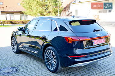 Позашляховик / Кросовер Audi e-tron 2019 в 
