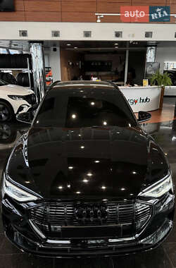 Позашляховик / Кросовер Audi e-tron 2020 в 