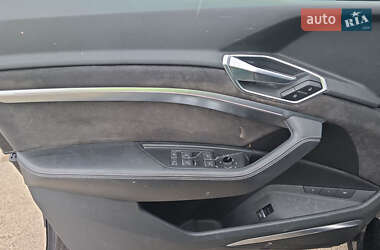 Внедорожник / Кроссовер Audi e-tron 2019 в 