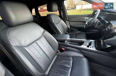 Внедорожник / Кроссовер Audi e-tron 2020 в 