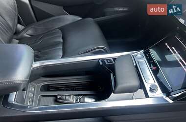 Внедорожник / Кроссовер Audi e-tron 2020 в 