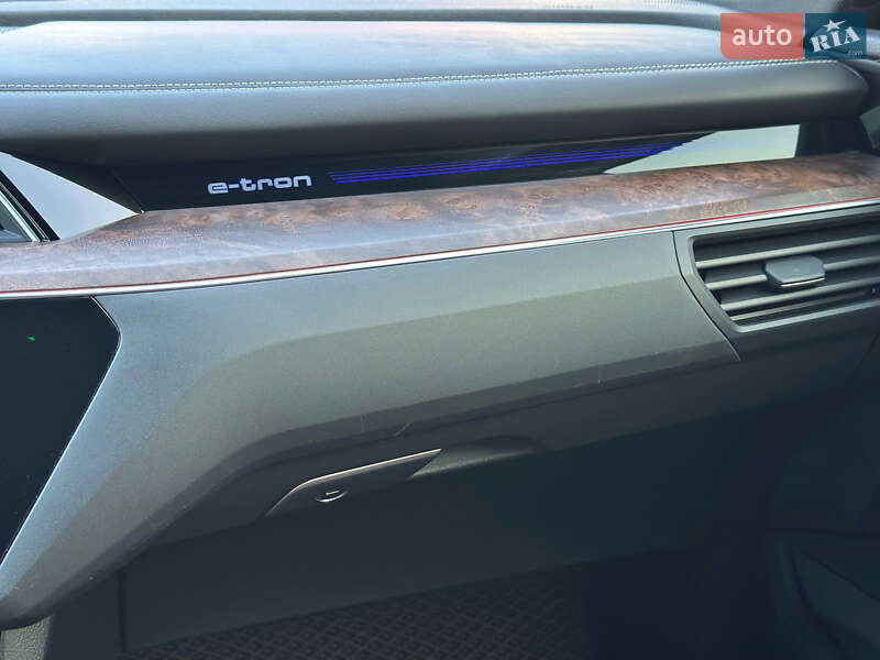 Внедорожник / Кроссовер Audi e-tron 2019 в Киеве