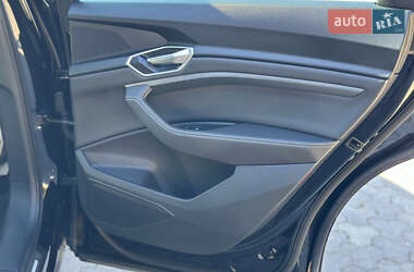 Внедорожник / Кроссовер Audi e-tron 2020 в 