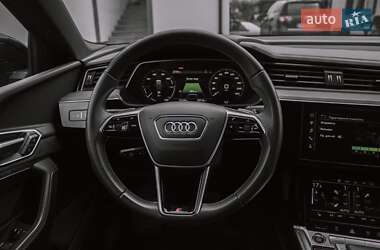 Внедорожник / Кроссовер Audi e-tron 2022 в 