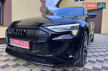 Внедорожник / Кроссовер Audi e-tron 2022 в 