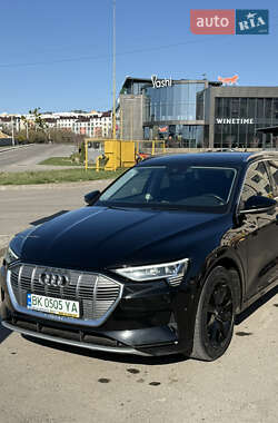 Внедорожник / Кроссовер Audi e-tron 2019 в 