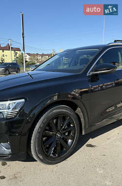Внедорожник / Кроссовер Audi e-tron 2019 в 