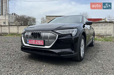 Внедорожник / Кроссовер Audi e-tron 2022 в 