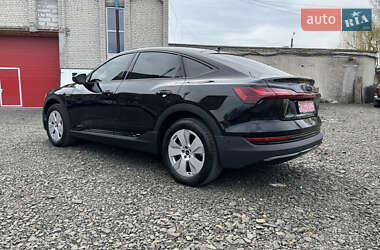 Внедорожник / Кроссовер Audi e-tron 2022 в 