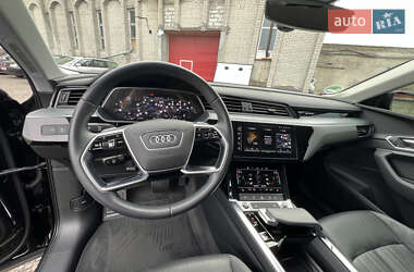 Внедорожник / Кроссовер Audi e-tron 2022 в 