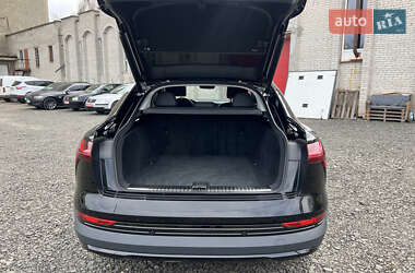 Внедорожник / Кроссовер Audi e-tron 2022 в 