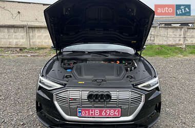 Внедорожник / Кроссовер Audi e-tron 2022 в 
