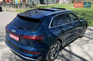 Внедорожник / Кроссовер Audi e-tron 2020 в 