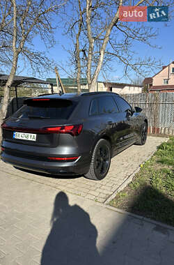 Внедорожник / Кроссовер Audi e-tron 2021 в 