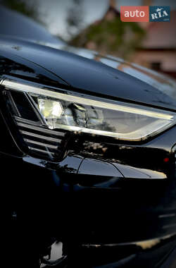 Внедорожник / Кроссовер Audi e-tron 2022 в 