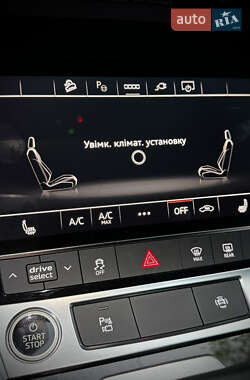 Внедорожник / Кроссовер Audi e-tron 2022 в 
