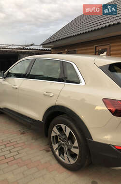 Внедорожник / Кроссовер Audi e-tron 2021 в 