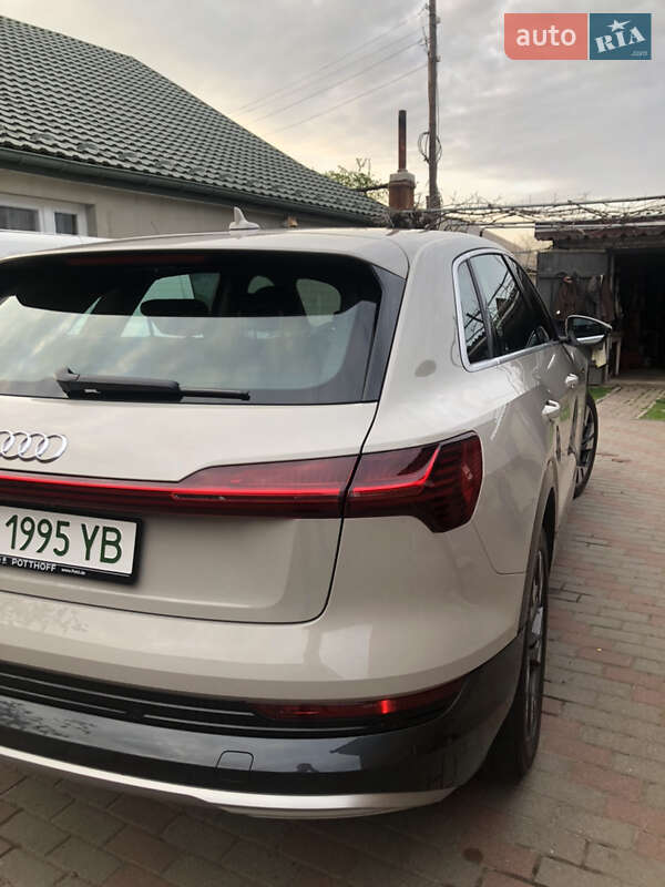 Позашляховик / Кросовер Audi e-tron 2021 в Шептицькому