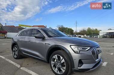 Внедорожник / Кроссовер Audi e-tron 2020 в 