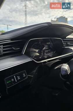 Внедорожник / Кроссовер Audi e-tron 2020 в 